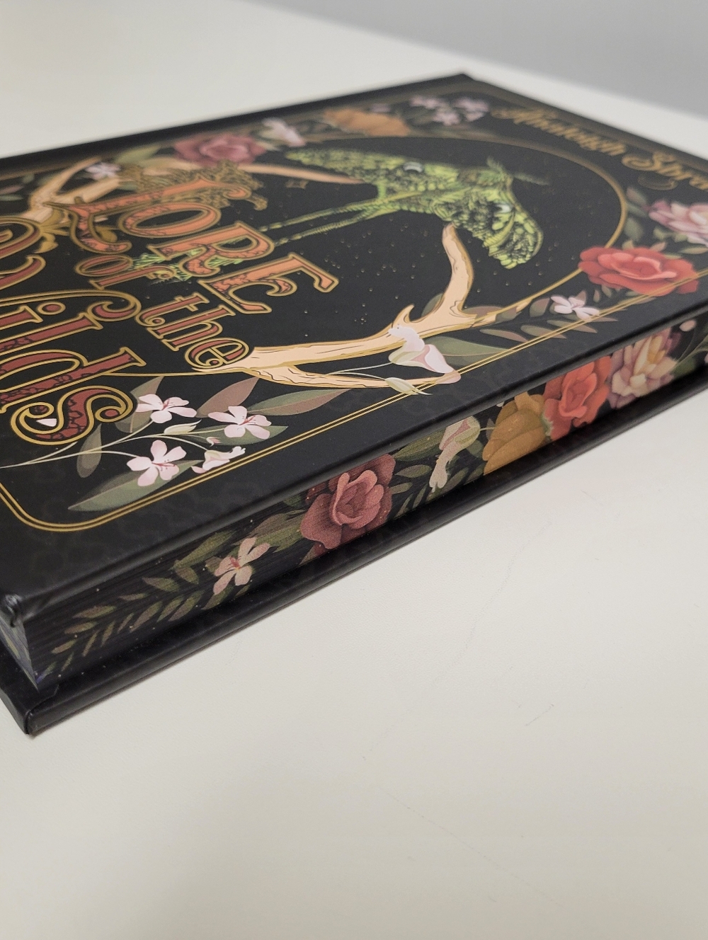 Lore of the Wilds Hardcover SIGNED Bookish Box Edition by Analeigh Sbrana - Picture 6 of 8
